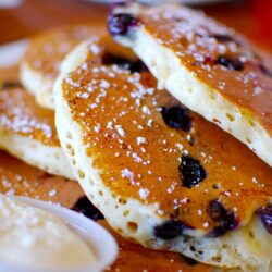 Blueberry_pancakes_(3)